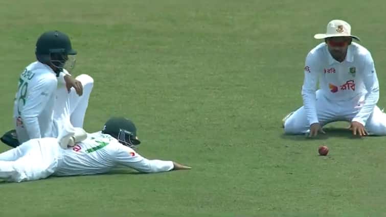 three Bangladeshi players together dropped catch at slip against Sri Lanka Watch SL vs BAN 2nd test Watch: एक नहीं, तीन खिलाड़ियों ने मिलकर टपकाया कैच, बांग्लादेश की हुई फजीहत, दिलचस्प वीडियो वायरल 