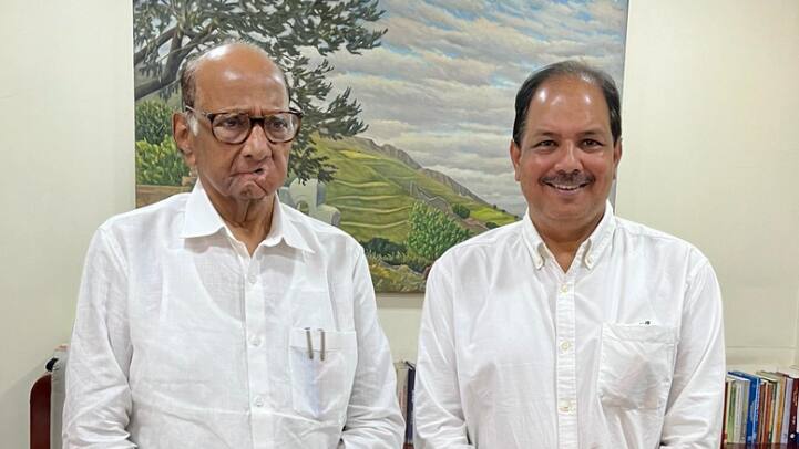 Madha Lok Sabha Constituency Pravin Gaikwad meet sharad pawar Fo Madha Lok Sabha Constituencyr candidate in delhi Maharashtra Political News Madha Lok Sabha Constituency : माढ्यात शरद पवारांची नवी खेळी? प्रवीण गायकवाड यांनी घेतली शरद पवारांची भेट, उमेदवारी देणार का?