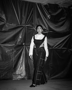 Mrunal Thakur Photos : ப்ளாக் அண்ட் வொயிட் கண்ணு உன்ன பாத்தா கலரா மாறுதே..நடிகை மிருனாள் தாக்கூரின் கூல் புகைப்படங்கள்!