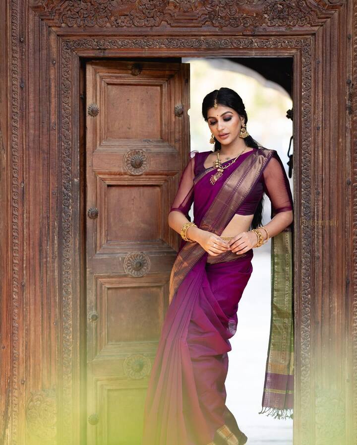 அந்தவகையில் எப்போது மாடர்ன் உடையில் புகைப்படங்களை பதிவிடும் யாஷிகா, தற்போது புடவையில் புகைப்படங்களை பதிவிட்டுள்ளது அவரது ரசிகர்களை குஷியாக்கி உள்ளது.