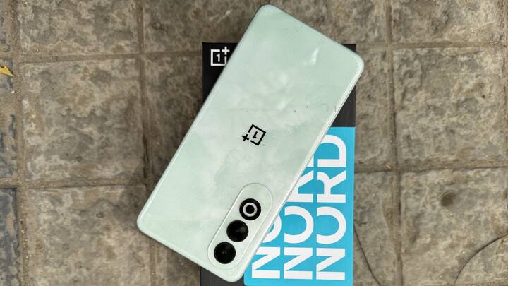 It started out as a flagship killer, but recent times have seen OnePlus become a more formidable presence in the mid-segment of the smartphone market. And leading its charge in this highly competitive zone has been the OnePlus Nord series, which has run up some big numbers. OnePlus has just released the OnePlus Nord CE4 5G, which is the latest in the Nord CE (CE stands for ‘core experience’) sub-series. It looks to carry forward the OnePlus Nord CE tradition of delivering a solid performance for not a lot of bucks…oh, and selling a lot of units in the process. Here are our quick thoughts on the latest Never Settler. [Image credit: ABP Live/Nimish Dubey]