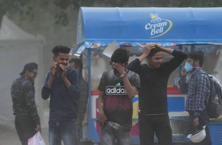 आईएमडी के अनुसार रविवार को न्यूनतम तापमान 21.3 डिग्री दर्ज किया जो सामान्य से तीन डिग्री अधिक है.