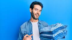 अपने फेवरेट कपड़ों को फेड होने से बचाना है तो धोने के जानें आसान टिप्स