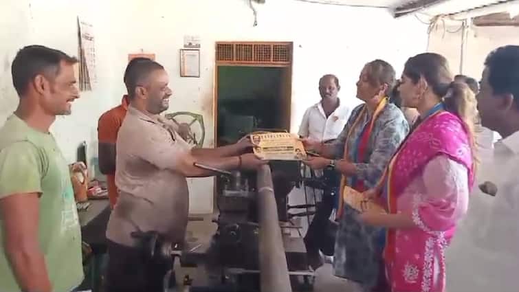 Her daughters are actively campaigning in support of PMK candidate Soumya Anbumani. Sowmya Anbumani Daughters Campaign: பாமக வேட்பாளர் சௌமியா அன்புமணியை ஆதரித்து அவரது மகள்கள் தீவிர பிரச்சாரம்.