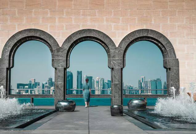 ਇਸ ਦੇਸ਼ ਵਿੱਚ ਵੱਡੀ ਗਿਣਤੀ ਵਿੱਚ ਭਾਰਤੀ ਨੌਕਰੀ ਕਰਨ ਲਈ ਜਾਂਦੇ ਹਨ ਤੇ ਇਹ ਦੇਸ਼ ਆਪਣੀ ਬੇਹੱਦ ਸੋਹਣੀ ਇੰਜਨੀਅਰਿੰਗ ਲਈ ਜਾਣਿਆ ਜਾਂਦਾ ਹੈ।