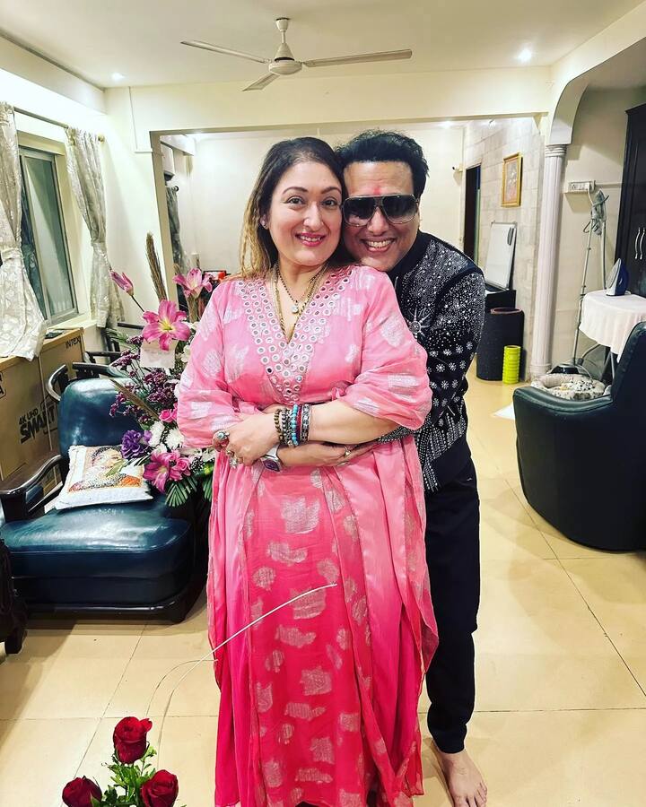 आज गोविंदा और सुनीता अपनी मैरिड लाइफ में काफी ज्यादा खुश है. दोनों अक्सर साथ में कपल गोल्स देते हुए भी नजर आते हैं.