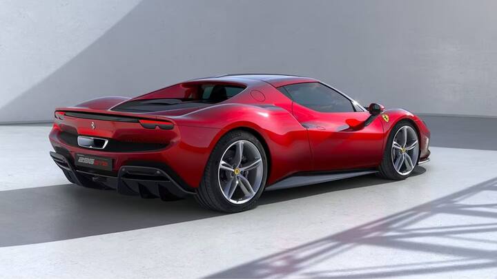 ஃபெராரி 296 ஜிடிபி: விலை ரூ.5.40 கோடி,  லிட்டருக்கு 8.90கிமீ மைலேஜை மட்டுமே வழங்குகிறது ( Photo Credit - Ferrari)