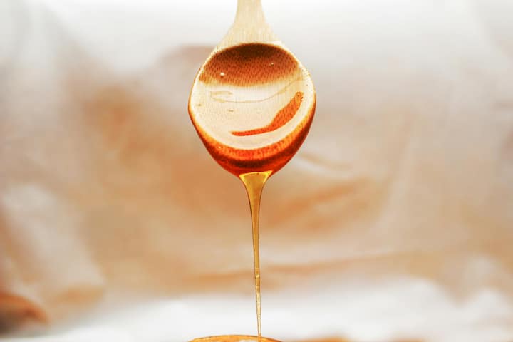 Cinnamon and honey are considered very beneficial for mental health as well as physical health.  If someone has trouble breathing, he should eat a little honey and cinnamon paste daily.  (Photo credit: Pexel.com)