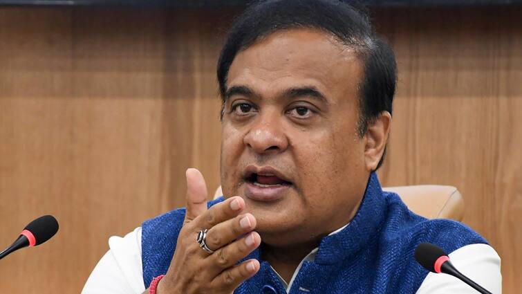 Assam CM Himanta Biswa Sarma claims Congress Leaders are waiting for Call to join BJP 'एक फोन करूंगा और कांग्रेस के नेता हो जाएंगे बीजेपी में शामिल', सीएम हिमंत बिस्व सरमा की एक और वॉर्निंग