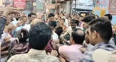 Dakor Mandir: ડાકોરમાં દર્શન કરતી વખતે ભક્તો બાખડ્યા, મંગળા આરતીમાં જ થઇ છૂટા હાથની મારામારી, જુઓ તસવીરો.......