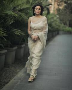 Shama Sikander : શમા સિકન્દરે વ્હાઈટ સાડીમાં કરાવ્યું કાતિલ ફોટોશૂટ, જુઓ તસવીરો