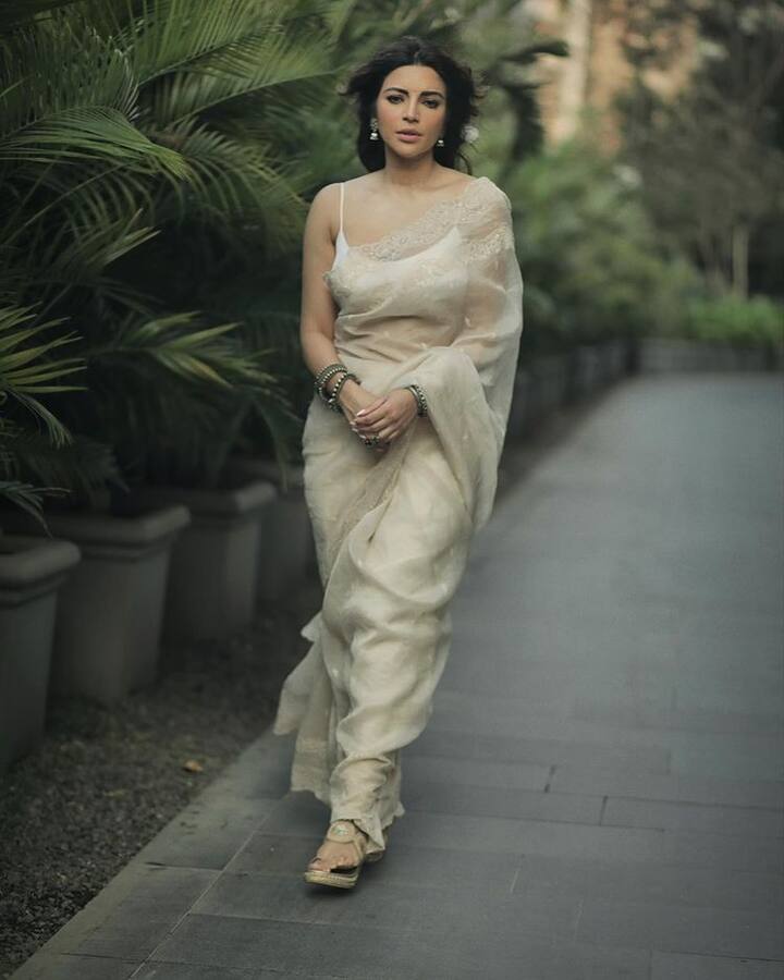 એક્ટ્રેસ શમા સિકંદરે હાલમાં જ તેના બોલ્ડ ફોટોશૂટની તસવીરો ઈન્સ્ટાગ્રામ પર શેર કરીને ચાહકોને ચોંકાવી દીધા છે.