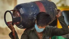 காலையிலேயே மகிழ்ச்சியான செய்தி.. வணிக சிலிண்டர் விலை ரூ.30 குறைந்தது!