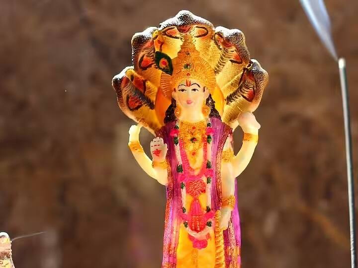 પાપમોચની એકાદશીના દિવસે સાધકે વાળ, નખ વગેરે ન કાપવા જોઈએ. આ ગરીબી ફેલાવે છે. ખરાબ નસીબ તમને ક્યારેય છોડતું નથી.