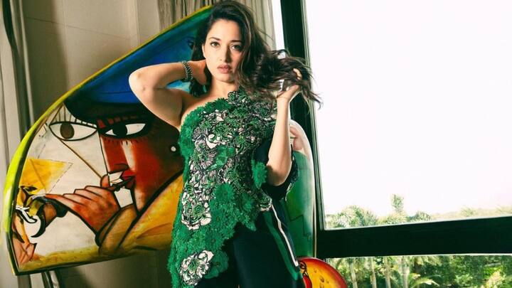 Tamannaah Bhatia Photos : తమన్నా భాటియా గ్రీన్​ కలర్​ ఔట్​ఫిట్​లో చాలా అందంగా కనిపించింది. తాజాగా మోడ్రన్ ఔట్​ఫిట్​ ధరించి సినిమా ప్రమోషన్లు చేస్తుంది బ్యూటీ.