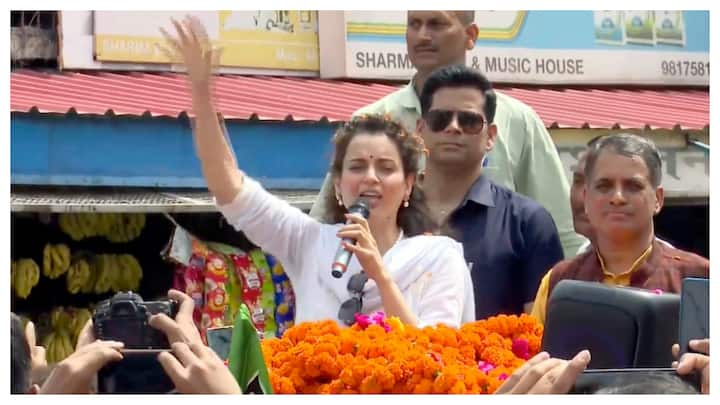 Kangana Ranaut on Monday posted pictures of a political meeting that she attended in Mandi, Himachal Pradesh.