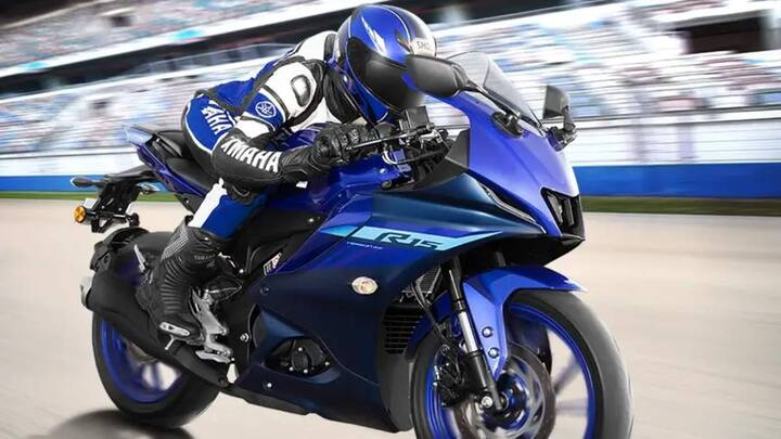 Yamaha R15 एक बेहतर रेसिंग बाइक है. इस बाइक में इंजन के साथ में ट्रैक्शन कंट्रोल सिस्टम और क्विक शिफ्टर की सुविधा फैसिलिटी भी दी गई है. यामाहा के इस मॉडल की एक्स-शोरूम प्राइस 1.87 लाख रुपये है.