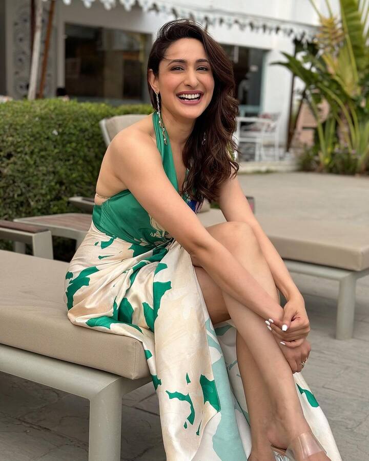 కెరీర్ ప్రారంభంలో ట్రెడిషనల్ గా కనిపించిన ప్రగ్యా ఇప్పుడు పూర్తిగా రూటు మార్చింది. Photo Credit: Pragya Jaiswal/Instagram