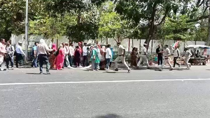Patna 4257 Guest Teachers Protest Police Lathicharge Bihar Education Department ANN Guest Teachers Protest: पटना में अतिथि शिक्षकों पर पुलिस ने चटकाई लाठी, CM आवास के पास कर रहे थे प्रदर्शन
