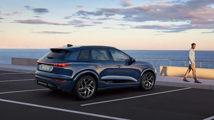 ग्लोबल-स्पेक Q6 ई-ट्रॉन में 94.9 kWh बैटरी पैक का इस्तेमाल किया गया है, जो 625 किलोमीटर तक की रेंज देने में सक्षम है. इसमें ऑल-व्हील-ड्राइव (AWD) ड्राइवट्रेन को स्टैंडर्ड तौर पर पेश किया जा रहा है. Q6 ई-ट्रॉन को भारत में 2025 में लॉन्च किए जाने की उम्मीद है.