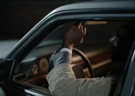 ਸਰਕਾਰੀ ਵੈੱਬਸਾਈਟ parivahan.gov.in 'ਤੇ ਦਿੱਤੀ ਗਈ ਜਾਣਕਾਰੀ ਅਨੁਸਾਰ ਲਰਨਰ ਲਾਇਸੈਂਸ ਲਈ 150 ਰੁਪਏ ਫੀਸ ਲਈ ਜਾਂਦੀ ਹੈ।