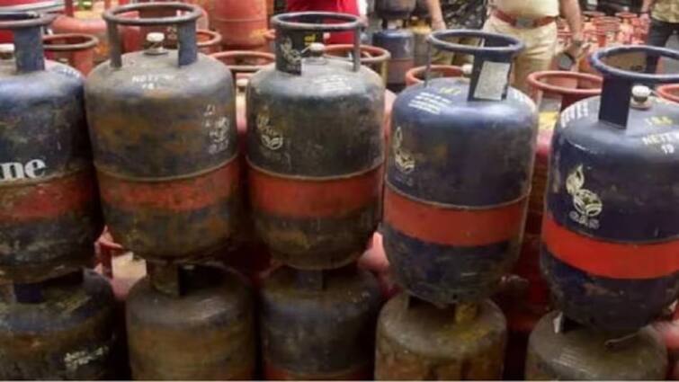commercial lpg cylinder prices reduced by 30 rupees from today 01 april 2024 Gas Price: లోక్‌సభ ఎన్నికల ముందు కానుక, తగ్గిన గ్యాస్‌ సిలిండర్ రేట్లు