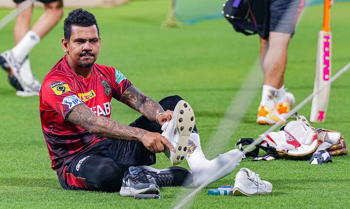 নারাইন যোগ করেছেন, 'বাবা মারা যাওয়ার সময় শপথ করেছিলাম যে, ব্যাটিংয়ে মন দেব। কারণ, বাবা বিশ্বাস করতেন আমি ভাল ব্যাটিংও করতে পারি।' ছবি - পিটিআই