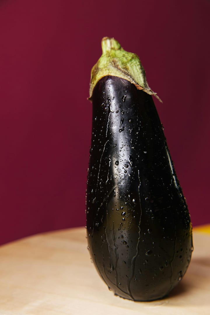 These vitamins are found in brinjal: Brinjal contains Vitamin B6, Vitamin A, Vitamin K and Vitamin E.  The quantity of Vitamin B6 is highest.  Which is considered very good for health.  (Photo credit: Pexel.com)