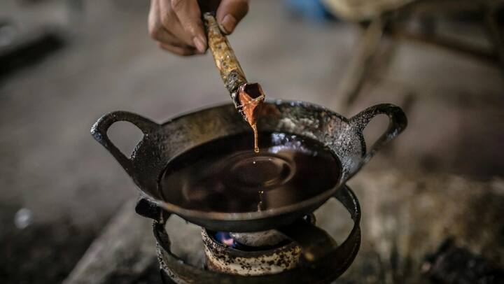 धो लें और सुखाएं: अंत में, गैस बर्नर को साफ पानी से अच्छी तरह से धो लें और हवा में सुखा दें.