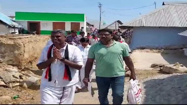 Vellore Lok Sabha Election 2024 AIADMK Candidate Pasupathi Visits Vaniyambadi Neknamalai Village For First Time in 75-Year History TNN Neknamalai: 75 ஆண்டுகால வரலாற்றில் முதல் முறையாக நெக்னாமலைக்கு சென்று வாக்கு சேகரித்த முதல் வேட்பாளர்