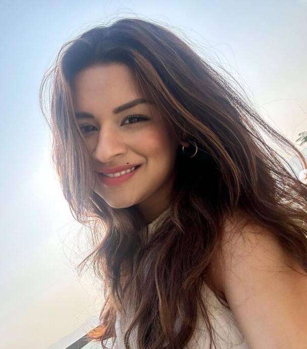 हम जिस अभिनेत्री के बारे में बात कर रहे हैं वो कोई और नहीं कभी टेलीविजन की हाईएस्ट पेड एक्ट्रेस रही अवनीत कौर हैं.