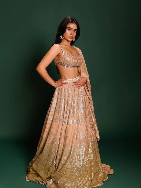 फैशन सिंबल हैं अजय देवगन की बेटी नीसा, आप भी करें ट्राई