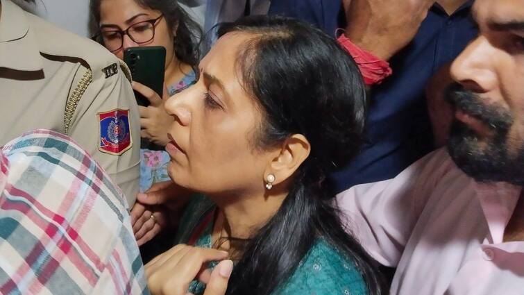 Arvind Kejriwal Arrested Wife Sunita Reacts Dictatorship' Jibe ED Probe Judicial Custody BJP Rabri Devi Kejriwal's Arrest: Wife Sunita Reacts With 'Dictatorship' Jibe, BJP Calls Her 'Rabri Devi In The Making'