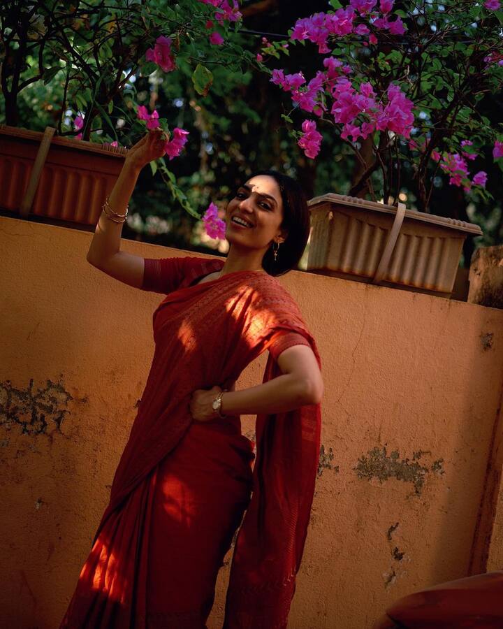 Sobhita gave off the impression of a traditional Indian woman in her most recent photos.