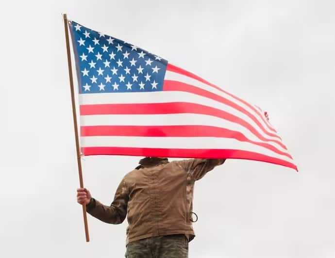 વૈશ્વિક સ્તરે સૌથી શક્તિશાળી દેશને શોધવા માટે તેની સૈન્ય શક્તિ તેમજ તેના રાજકીય પ્રભાવ અને વિશ્વ સ્તરે આર્થિક સંસાધનોનો પણ વિચાર કરવામાં આવે છે.