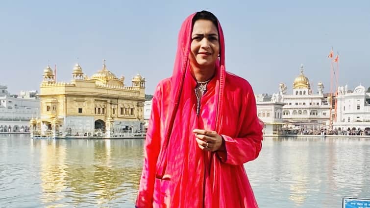 Lok Sabha Election 2024 Punjab Vinod Khanna wife Kavita Khanna may contest elections from Gurdaspur sunny deol Dinesh Babbu Lok Sabha Election 2024: सनी देओल के बाद अब दिनेश बब्बू का कटेगा टिकट? विनोद खन्ना की पत्नी लड़ेंगी चुनाव!