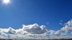 Hot Weather Precautions : एप्रिल ते जून दरम्यान पडणार तीव्र उष्णता, उष्णतेच्या लाटेपासून बचाव करण्यासाठी करा या गोष्टी