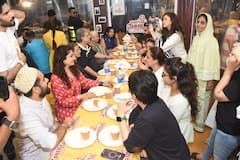 Ramadan 2024: लवबर्ड अरबाज-शूरा ने रवीना टंडन के साथ की इफ्तार पार्टी, रिद्धिमा पंडित भी साथ आई नजर, देखें तस्वीरें