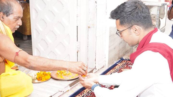 এদিন দলীয় আলোচনায় অর্থ এবং পেশিশক্তির বিরুদ্ধে লড়াইয়ের ডাক দেন তিনি। জানান, ২০২৪-এর পরও এই লড়াই জারি থাকবে তাঁদের। ছবি: তৃণমূলের সোশ্যাল মিডিয়া অ্যাকাউন্ট থেকে সংগৃহীত।