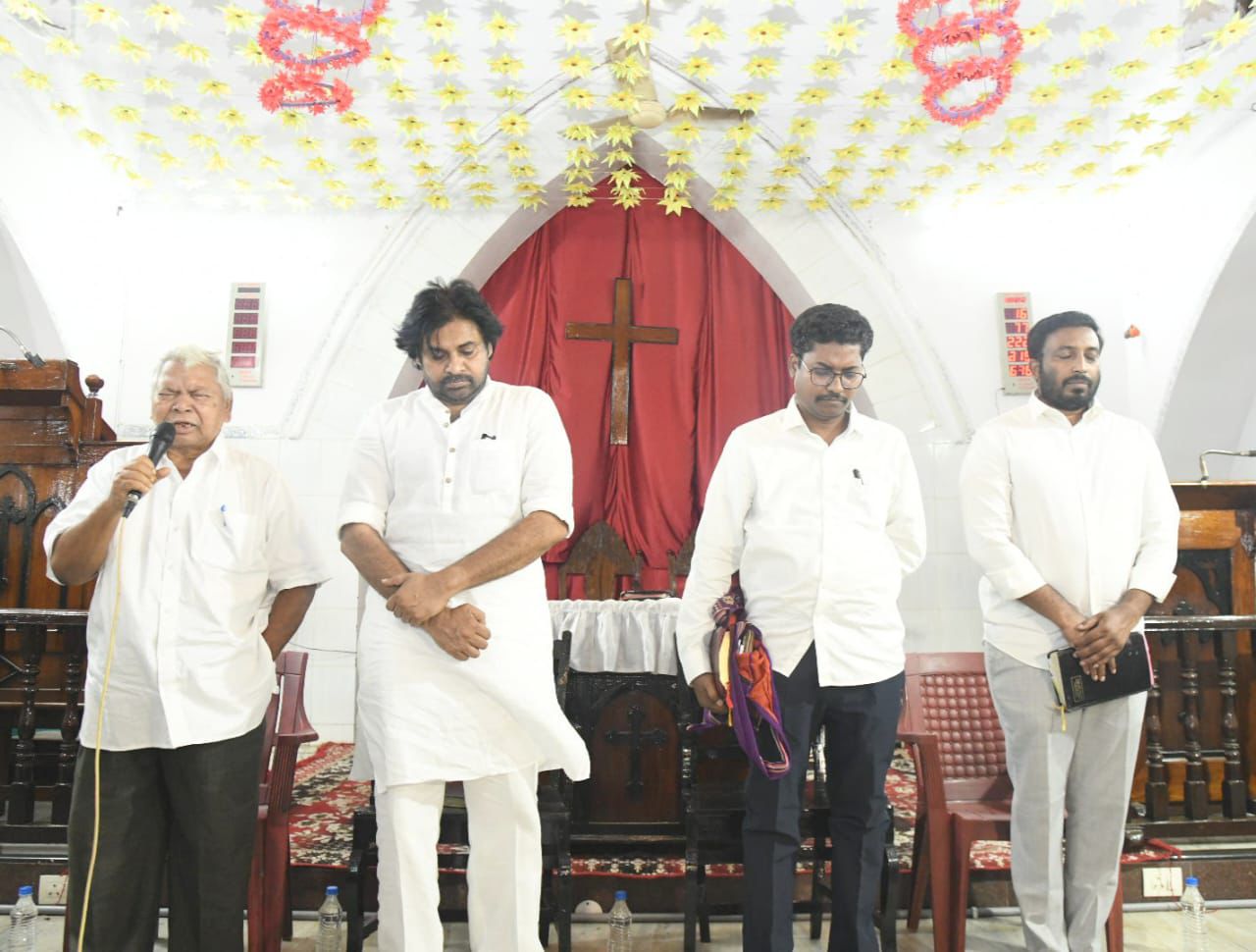 Janasena Chief Pawan Kalyan: పిఠాపురంలో పవన్ కళ్యాణ్‌కి అడుగడుగునా బ్రహ్మరథం పట్టిన ప్రజలు