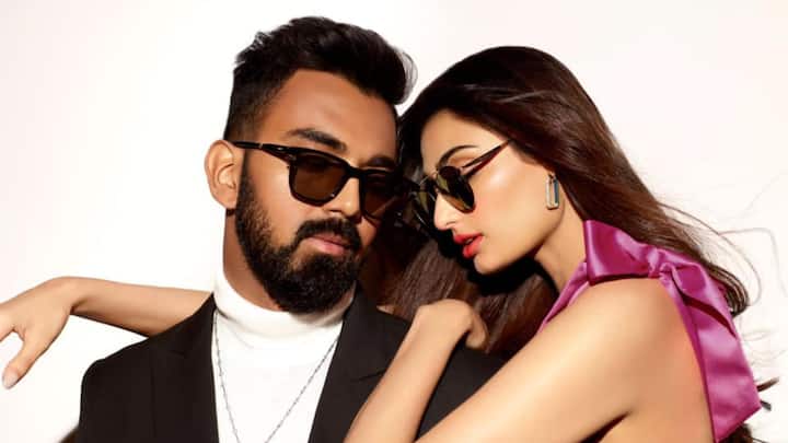 লখনউ সুপার জায়েন্টসের হয়ে আইপিএলে খেলছেন কে এল রাহুল। তিনিই দলের অধিনায়ক। আর এর মধ্যেই কি পরিবারে নতুন অতিথি আসার সুখবর দিতে চলেছেন আথিয়া শেট্টি?