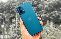 15 हजार रुपये में ढूंढ रहे हैं शानदार 5जी फोन? Moto के ये फोन हैं बेस्ट ऑप्शन