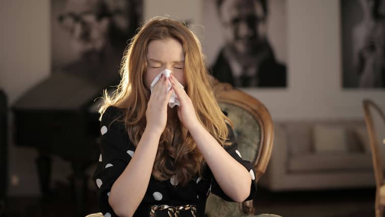 Does the heartbeat stop for a few seconds while sneezing Why do we remember God at that time क्या छींक लेते वक्त कुछ सेकेंड रुक जाती है दिल की धड़कन? उस वक्त क्यों करते हैं भगवान को याद