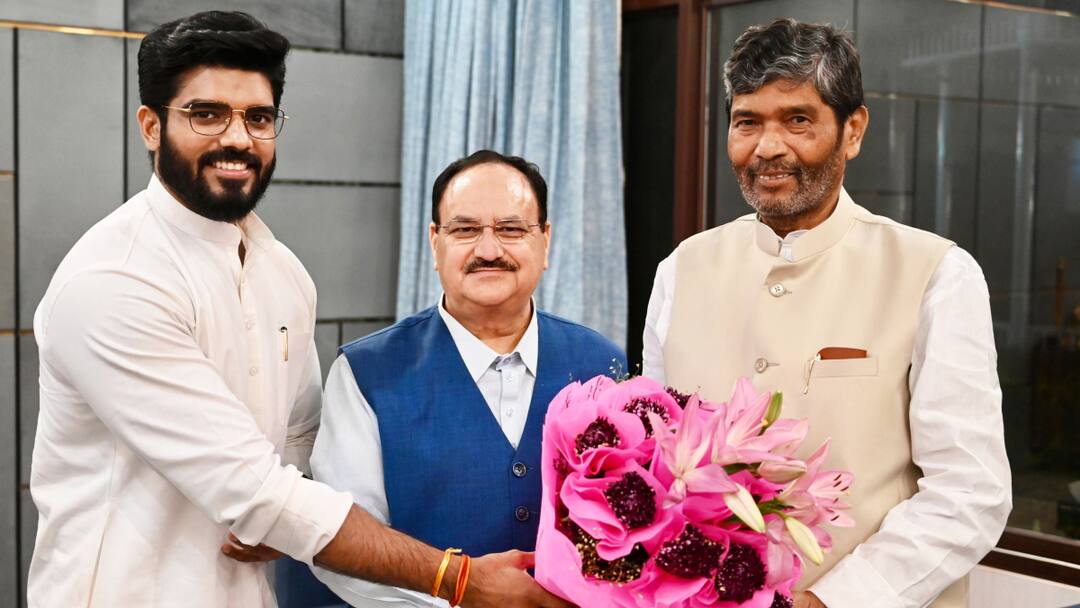 Lok Sabha Elections 2024: भतीजे प्रिंस राज के साथ जेपी नड्डा से मिले पशुपति पारस, क्या हुई बात? Pashupati Paras Met JP Nadda With Nephew Prince Raj Lok Sabha Elections 2024 Lok Sabha Elections 2024: भतीजे प्रिंस राज के साथ जेपी नड्डा से मिले पशुपति पारस, क्या हुई बात?