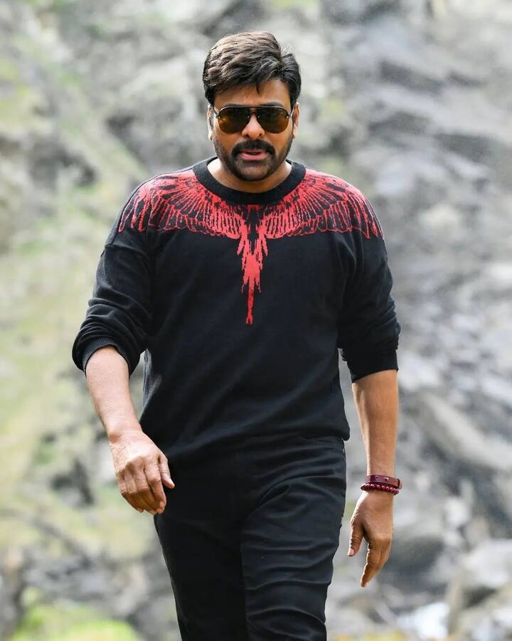 चिरंजीवी ने हाल ही में अपने किस्सा को एक्टर विजय देवरकोंडा के साथ हुई बातचीत में याद किया. सुपरस्टार ने बताया कि एक बार उनकी लाइफ में ऐसी घटना घटी थी. जिसके बाद उन्होंने ठान लिया था कि वो सुपरस्टार बनकर ही दिखाएंगे.