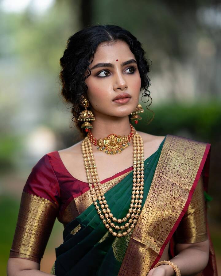தற்போது இவரது இந்த புகைப்படங்கள் லைக்ஸ்களை அள்ளி வருகிறது.