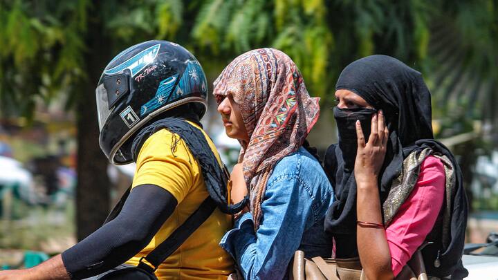 ঘর ঠান্ডা রাখতে জানালার পর্দা নামিয়ে ঘর অন্ধকার করে রাখা ভাল। এতে সরাসরি তাপ ঘরে আসবে না।(ছবি সৌজন্য - পিটিআই)