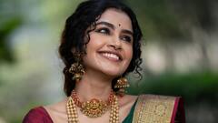 Anupama Parameswaran : చీరకట్టు అందమే.. నుదుటిన పెట్టిన బొట్టు అందమే.. అంతా ఓకే కానీ ఇంతకీ అనుపమ అంటే ఎవరు?