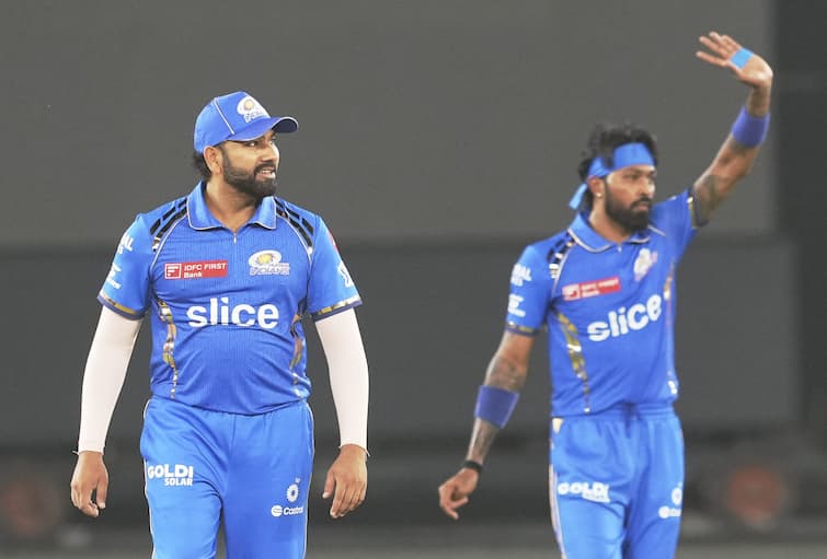 MI vs RR Hardik Pandya booed again at Wankhede Stadium during mumbai indians vs rajasthan royals match Hardik Pandya: वानखेड़े में भी हार्दिक पांड्या हुए 'नफरत' का शिकार, रोहित... रोहित... से गूंज उठा स्टेडियम!