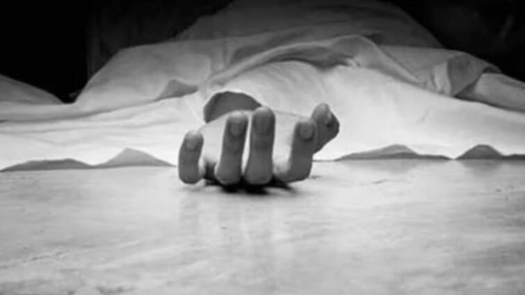 worker committed suicide after killing his sons in Karnataka Kolar Crime: மனைவி வேறொருவருடன் தொடர்பு.. ஆத்திரத்தில் மகன்களை கொன்று தந்தை தற்கொலை